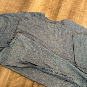 008 - MENS LULULEMON ATHLETICA BLUE SHORT SLEEVE T SHIRT